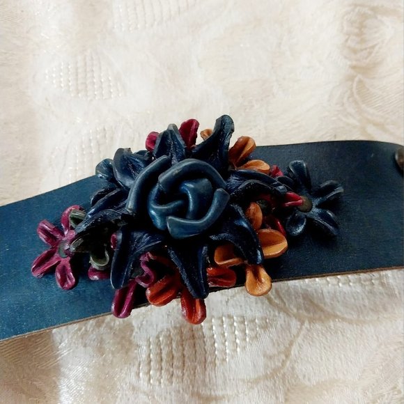 Handmade Leather Flower Bracelet Cuff Dark Blue - Picture 4 of 8
